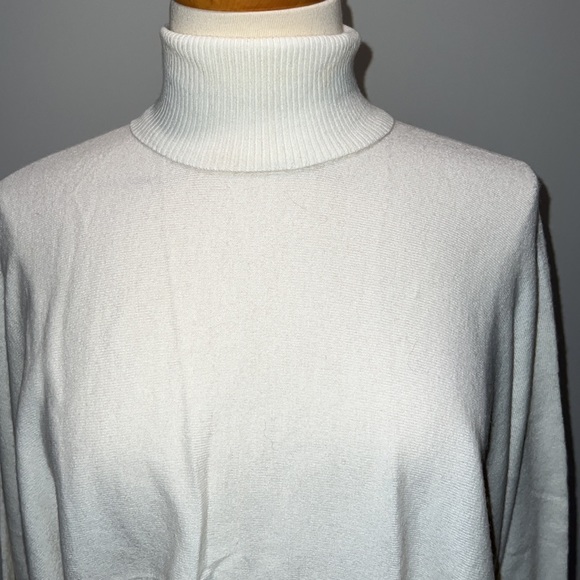 Beautiful dolman sleeve sweater, winter white, medium - Picture 2 of 11